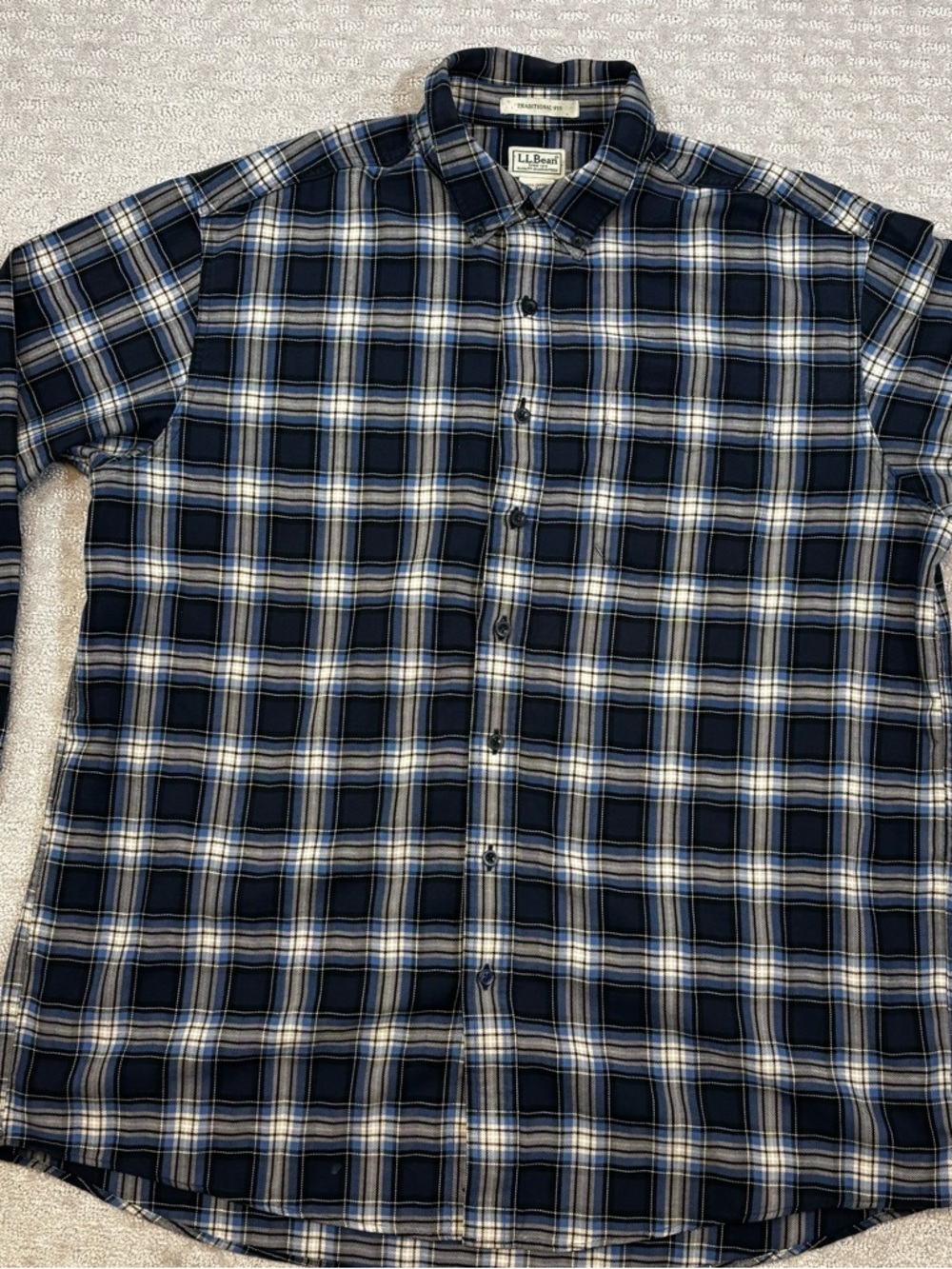 L.L. Bean  XL Tall Blue Plaid Casual Pocket Outdoor Button Up Long Sleeve Mens